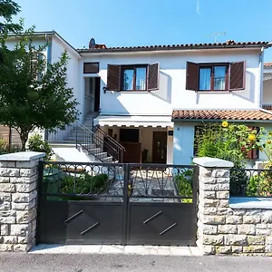 https://apartments-nives-porec.in-istria.net